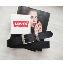 Стильний шкіряний чоловічий ремінь Levis чорний