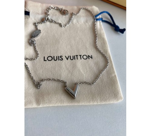 Подвеска Louis Vuitton Essential V Silver