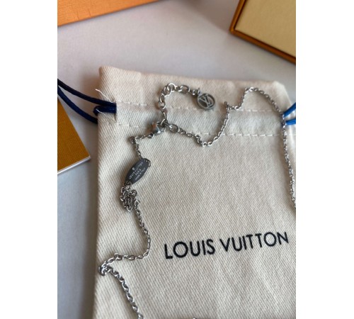 Подвеска Louis Vuitton Essential V Silver