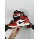 Женские кроссовки Nike Air Jordan 1 retro красные с черным/белым