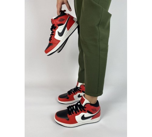 Женские кроссовки Nike Air Jordan 1 retro красные с черным/белым