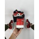 Женские кроссовки Nike Air Jordan 1 retro красные с черным/белым