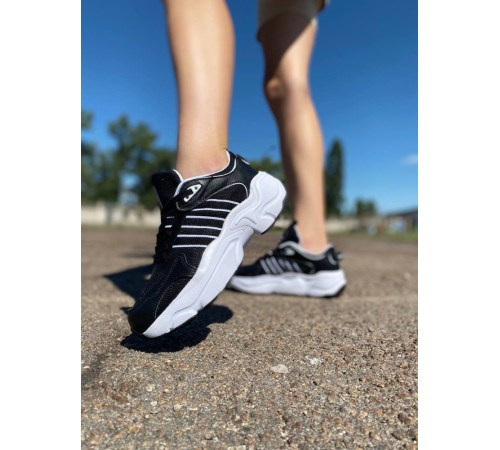 Женские кроссовки Adidas Magmur Runner black