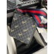 Сумка-мессенджер Gucci GG Supreme Tiger Gray s025