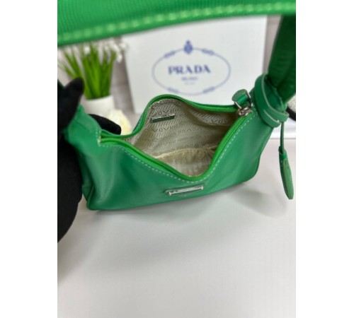 Женская   Сумка Re-Nylon Prada Re-Edition 2000 mini-bag зеленая wb046