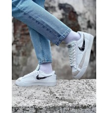 жіночі кросівки nike blazer low sketch black white