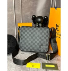 Сумка мессенджер Louis Vuitton District PM Damier Graphite с лого в углу черного  s067