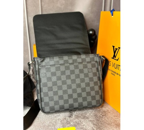 Сумка мессенджер Louis Vuitton District PM Damier Graphite с лого в углу черного  s067