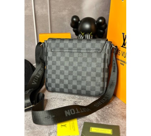 Сумка мессенджер Louis Vuitton District PM Damier Graphite с лого в углу черного  s067