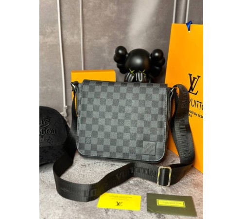 Сумка мессенджер Louis Vuitton District PM Damier Graphite с лого в углу черного  s067