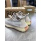 Кроссовки Adidas Yeezy Boost 350 Citrin бежевые V2 reflective ob194