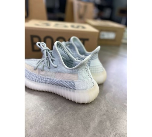 Кроссовки Adidas Yeezy Boost 350 Cloud White V2 небесно-белые ob320