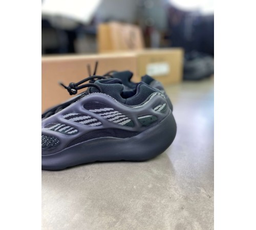 Кроссовки Adidas Yeezy Boost 700  V3 Alvah черного цвета  ob380