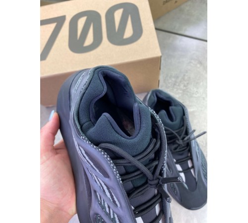 Кроссовки Adidas Yeezy Boost 700  V3 Alvah черного цвета  ob380