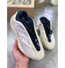 Кроссовки Adidas Yeezy Boost 700  V3 Azael бежевого цвета ob381