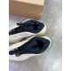 Кроссовки Adidas Yeezy Boost 700  V3 Azael бежевого цвета ob381