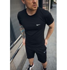 Футболка Nike чорна