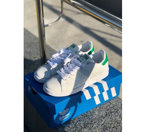 Жіночі кросівки Adidas Stan Smith білого кольору