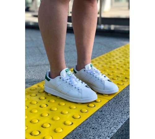 Жіночі кросівки Adidas Stan Smith білого кольору