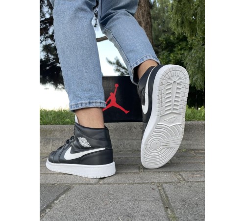 Кроссовки Nike Air Jordan 1 (черно-белые)