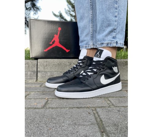 Кроссовки Nike Air Jordan 1 (черно-белые)