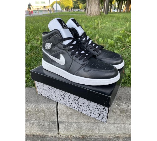 Кроссовки Nike Air Jordan 1 (черно-белые)