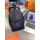 Сумка-слинг черного цвета Louis Vuitton Racer Monogram Shadow leather c773