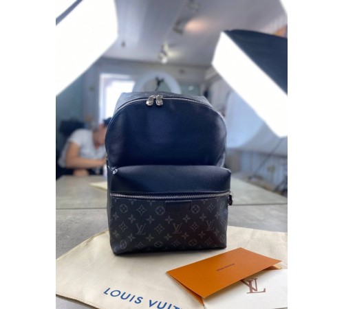 Рюкзак Louis Vuitton черный с комбинированными стилями "Taiga" и "Monogram" c311