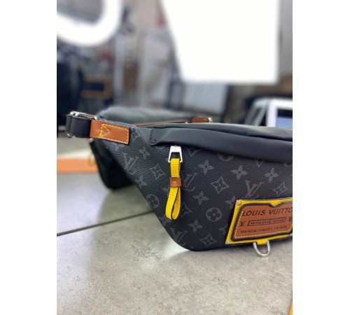 Поясная серая сумка Louis Vuitton Discovery Monogram Eclipse c593