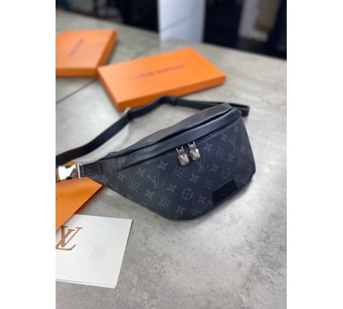 Поясная сумка серая Louis Vuitton Discovery из канвы Monogram Eclipse c595