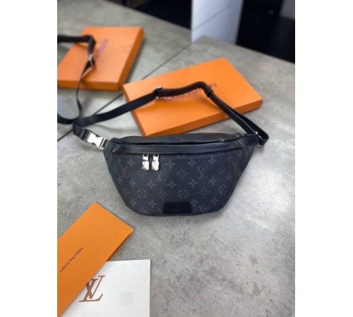 Поясная сумка серая Louis Vuitton Discovery из канвы Monogram Eclipse c595