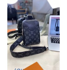 Слинг серый Louis Vuitton Outdoor Monogramm Taigirama c768