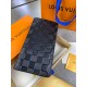 Бумажник  Louis Vuitton кожаный без молнии черный в стиле  "Infini" k108