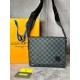 Сумка мессенджер Louis Vuitton District PM Damier Graphite с лого в углу  s067 серый