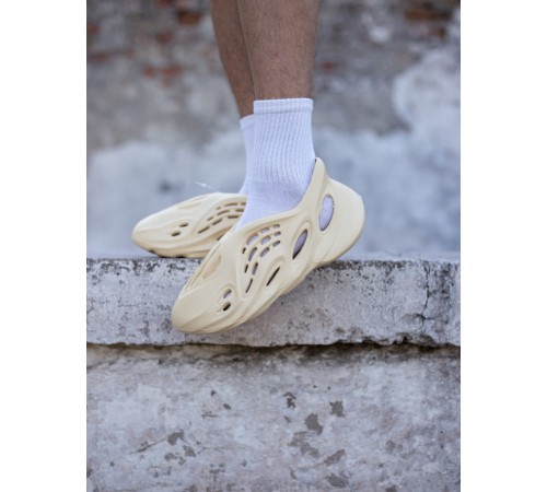 Чоловічі кросівки Adidas Yeezy Foam Runner Beige