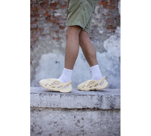 Чоловічі кросівки Adidas Yeezy Foam Runner Beige