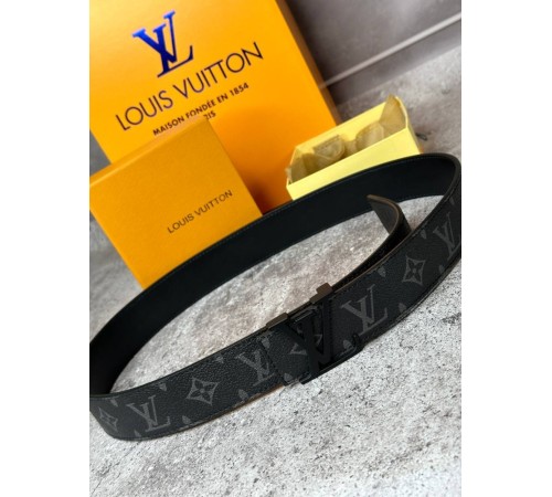 Ремень серый LV Initials Monogram Eclipse с черной пряжкой