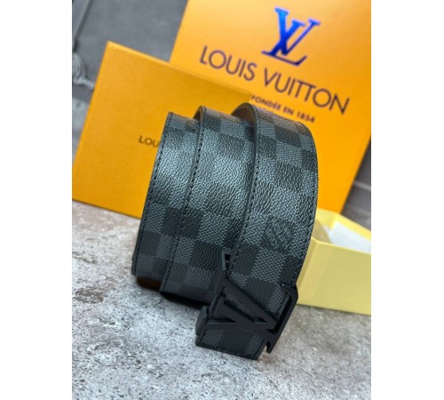 Ремень серый LV Initials Damier Graphite с черной пряжкой mb012