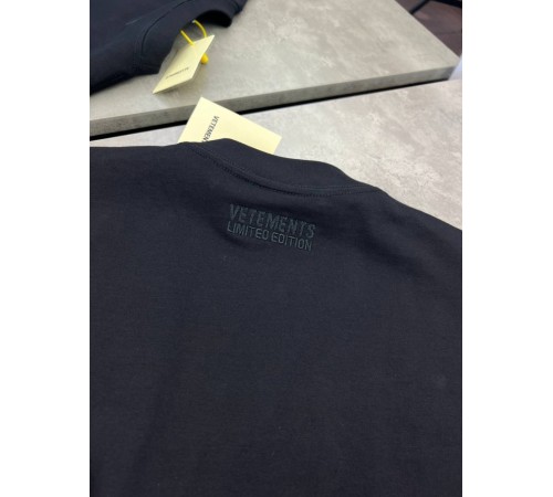 Футболка черная  Vetements Logo f651