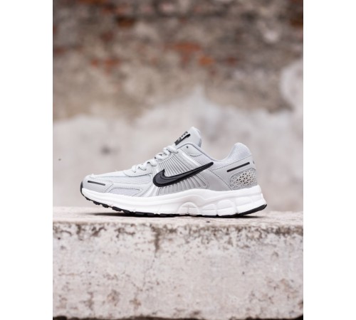 Чоловічі кросівки Nike Vomero 5 light grey