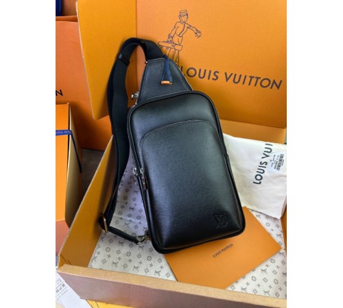 Сумка-слінг чорна Louis Vuitton Avenue NM Taiga c807