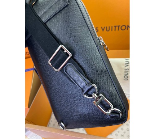 Сумка-слінг чорна Louis Vuitton Avenue NM Taiga c807