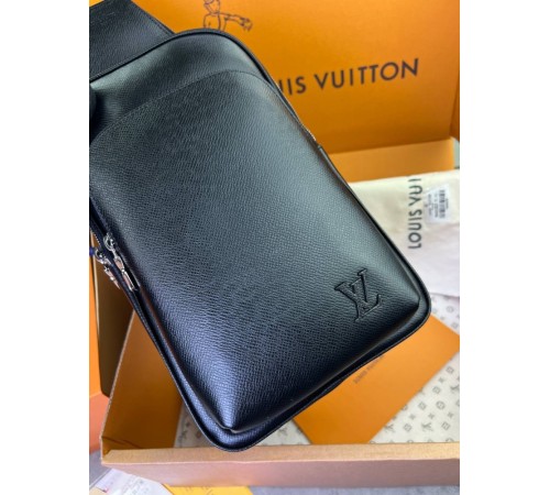 Сумка-слінг чорна Louis Vuitton Avenue NM Taiga c807