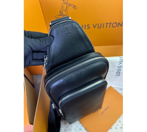 Сумка-слінг чорна Louis Vuitton Avenue NM Taiga c807