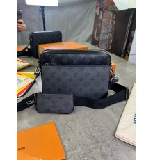 Месенджер Louis Vuitton Trio Monogram сірий с827