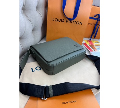 Месенджер хакi Louis Vuitton District PM Taiga Gray c848