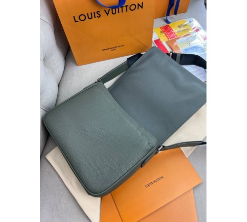 Месенджер хакi Louis Vuitton District PM Taiga Gray c848