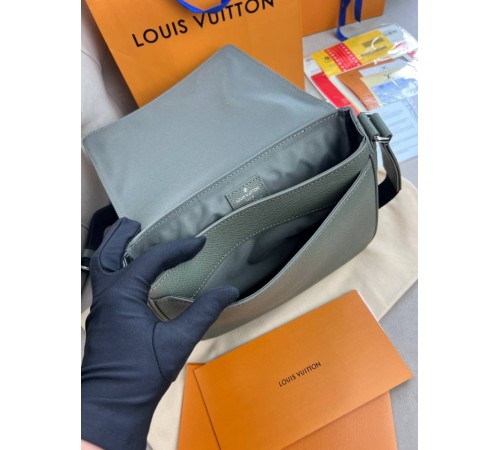 Месенджер хакi Louis Vuitton District PM Taiga Gray c848