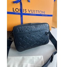 Месенджер чорний Louis Vuitton Alpha Wearable Monogram Shadow c860