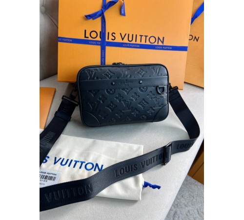 Месенджер чорний Louis Vuitton Alpha Wearable Monogram Shadow c860